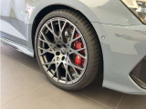 ホイールサイズは19インチとスポーティーなモデルとなっています。