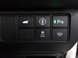 パーキングセンサーや横滑りを防ぐVSA等のスイッチ類は運転席の右側、手の届きやすい位置にあります。