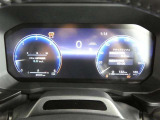 とっても見やすいメーターです。夜間時はラグジュアリーな気分にさせてくれる照明が魅力ですので、夜のドライブも楽しみになりますよ♪
