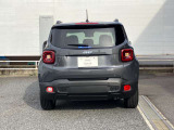 誰が見ても「あッJeepだ」とわかるデザインになっております。
