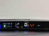 TFTカラ-マルチインフォメ-ションディスプレイ4.2インチの液晶画面に、安全・安心のコンテンツやオ-トエアコンのステ-タスなど、さまざまな運転情報を表示し見やすさにこだわったメ-タ-です♪