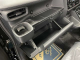 ダッシュボード周辺画像です。小物を置くのに便利な収納スペースです(^^♪