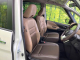 運転席シート廻りは使用感も少なく、良好な状態となっています。前オーナー様が丁寧に使っていたことがよくわかりますね。