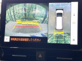 【パノラミックビューモニター】専用のカメラにより、上から見下ろしたような視点で360度クルマの周囲を確認することができます☆死角部分も確認しやすく、狭い場所での切り返しや駐車もスムーズに行えます。