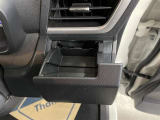 運転席と助手席には、インパネカップホルダーが装備されています。