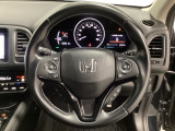 ハンドルにHondaセンシング系のクルーズコントロールやレーンキープアシストなどのスイッチと、オーディオの操作スイッチが装備されています。ハンドルから手を離さず安全に操作できます。