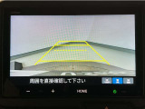 【バックカメラ】運転が苦手な方も車庫入れラクラクです!ギアをリバースに入れれば自動的に切り換わりますので、面倒な操作は不要です♪狭い駐車場もお車を傷つけず安心ですね!