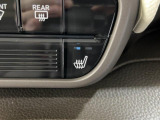 すぐに暖まって寒い日に重宝する運転席&助手席シートヒーターが付いてます。2段階に温度設定が可能です
