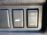 リモコンスイッチおよび、運転席のスイッチでドアが自動開閉します。