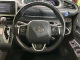 【純正革巻きステアリング】上質な革を使用することで、手にしっかり馴染みとても運転しやすいハンドルです♪