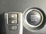 【キーレス】少し離れた場所からでもボタン一つでドアの開錠・施錠ができるのでとっても便利!ドアの鍵穴周りに傷をつけることもありません♪