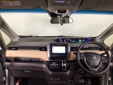 【前方視界】開放的な前方視界!運転がしやすく疲れにくいです♪窓が大きく、見通しがとっても良いおクルマですよ♪