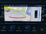 360度ビジョンは上方から自社を見降ろしたような画像を表示、駐車時の安全性がより高まります。