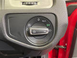 【オートライト(AUTO)】外の明るさをシステムが感知して、自動でヘッドライトが点灯します!ヘッドライトをつけ忘れを防ぐ便利機能です。