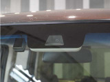 運転する人も、そうでない人も、家族みんなが安心して、自由にお出かけできる生活をサポートする先進機能。