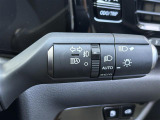 【オートライト(AUTO)】外の明るさをシステムが感知して、自動でヘッドライトが点灯します。ヘッドライトをつけ忘れを防ぐ便利機能です。