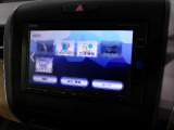 CD、DVD、Bluetooth、AM、FM、スマートフォン接続ができます。