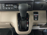 乗降がしやすい運転席。高さが調節できて小柄な方でも運転しやすいポジションをとることができます。