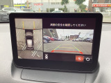 狭い場所での駐車やすれ違いなどでより的確な運転操作に役立つ360&deg;ビューモニターが装備されています。