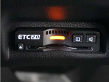 ◆ETC2.0装着◆進化したドライブ体験。料金収受システムだけだったETCが生まれ変わって、高速道路を賢く使うETC2.0に進化しました。多彩な情報サービスが便利で快適なドライブ体験を提供します。