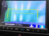 バックカメラの画像です。ガイドラインがスムースな車庫入れをサポートいたします。車庫入れの安心感がアップしますね。