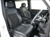 運転席のスペースはゆったりしていて、視界も広く確保されているので普段の運転からロングドライブまで快適です。