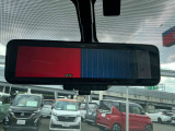 スマートルームミラー♪たくさん荷物を載せても、バックカメラで映像を映すので後方の視界も確保!!様々なシーンで活躍する便利装備☆