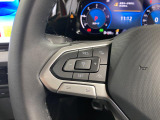 ◆クルーズコントロールにレーダーセンサーを組み合わせ、先行車を測定し設定されたスピードを上限に自動で加減速を行います。一定の車間距離を維持することで、長距離走行でのドライバーの疲労を低減させます。