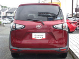 バックカメラが付いているので後方確認が非常にしやすいです。今や運転初心者も熟練者も必須装備!ついていて損はないですね♪