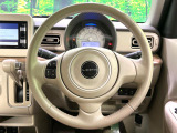 インテリアに合わせたデザインのステアリングは、運転される方のことも考え、運転しやすい形状、大きさです。是非一度、実際に触ってお確かめください。