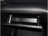 お車の取扱説明書・メンテナンスノート(記録簿)もございます。トヨタのディーラーで安心を買って下さい。当社は無理な勧誘は致しません。まずはお客様からのお問い合わせを心よりお待ちしております。