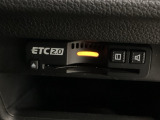 ハンドルの右下にETC2.0がついています。高速道路の料金所の通過も楽々です。 カードの取り出しもしやすい場所についています。