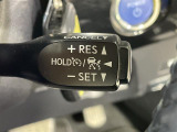 【レーダークルーズコントロール】アクセルを踏まなくても、設定した速度で走行できます!先行車との車間距離を適切に維持する追従走行の機能も有しています。機能には限界があるためご注意ください。