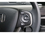 Hondaセンシングの機能のひとつ、アダプティブクルーズコントロール付!アクセルから足を離しても設定したスピードと前車との車間を保ち走行してくれます!車線維持もアシスト☆高速道路で疲労軽減ですね☆