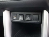 フロント席はシートヒーター完備です。
