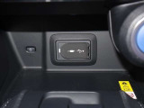 【スマートキー】を車の中に持ち込んでブレーキを踏みボタンを押すとだけでエンジンスタート!キーを取り出し刺したり・回したりが無くとても便利です☆