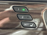 【ポジションメモリー(パワーシート)】それぞれのスイッチを押すと、あらかじめ設定したドライビングポジションに自動で調整してくれます。シートポジションがしっかり決まると、毎日の運転が楽になりますね!