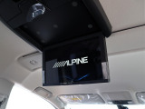 ALPINE製12.8インチフリップダウンモニターをセット!長旅には欠かせませんね♪