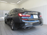 BMW認定中古車は、ドイツ本社と同様の教育・訓練を受けたBMW専門のメカニックが100項目以上のポイントを徹底的にチェックし、整備したうえでご納車させていただきます。