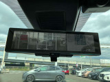 スマートルームミラー♪たくさん荷物を載せても、バックカメラで映像を映すので後方の視界も確保!!様々なシーンで活躍する便利装備☆