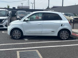 当店は照明・屋根付きスペースございますので雨天時も安心して現車確認が可能です。