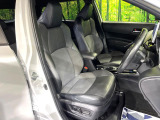 運転席まわりには十分なスペースがあり、大柄な方でもゆったり運転していただける環境です。