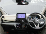 フロントガラスが広く視界が広々としているので、運転がとてもし易いです