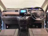 【前方視界】開放的な前方視界!運転がしやすく疲れにくいです♪窓が大きく、見通しがとっても良いおクルマですよ♪