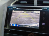 バックモニター付きです。車の後方に小型カメラが付いており、バックする際の後方の様子をモニター上に表示します。小型カメラに傷がなく、キレイな状態なので、クリアな映像が映し出されます。