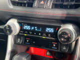 【シートベンチレーション】夏場は涼しい風でお尻や背中の熱やムレを防ぎ、冬はエアコンよりも早く温まってポカポカに!季節を問わず快適に過ごせます。