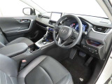シンプルで使いやすいデザインの運転席です。