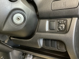 エンジンはイグニッションにキーを差し込むことで始動します。