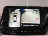 前後左右4つのカメラで、上から見たような映像をお届け、駐車時も安心、アラウンドビューモニター付(肉眼では確認し辛い左前の映像に切り替えることも可能です)。