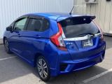 コンビネーションランプを高い位置に配置、後続車に見やすいデザインで安全にも配慮。